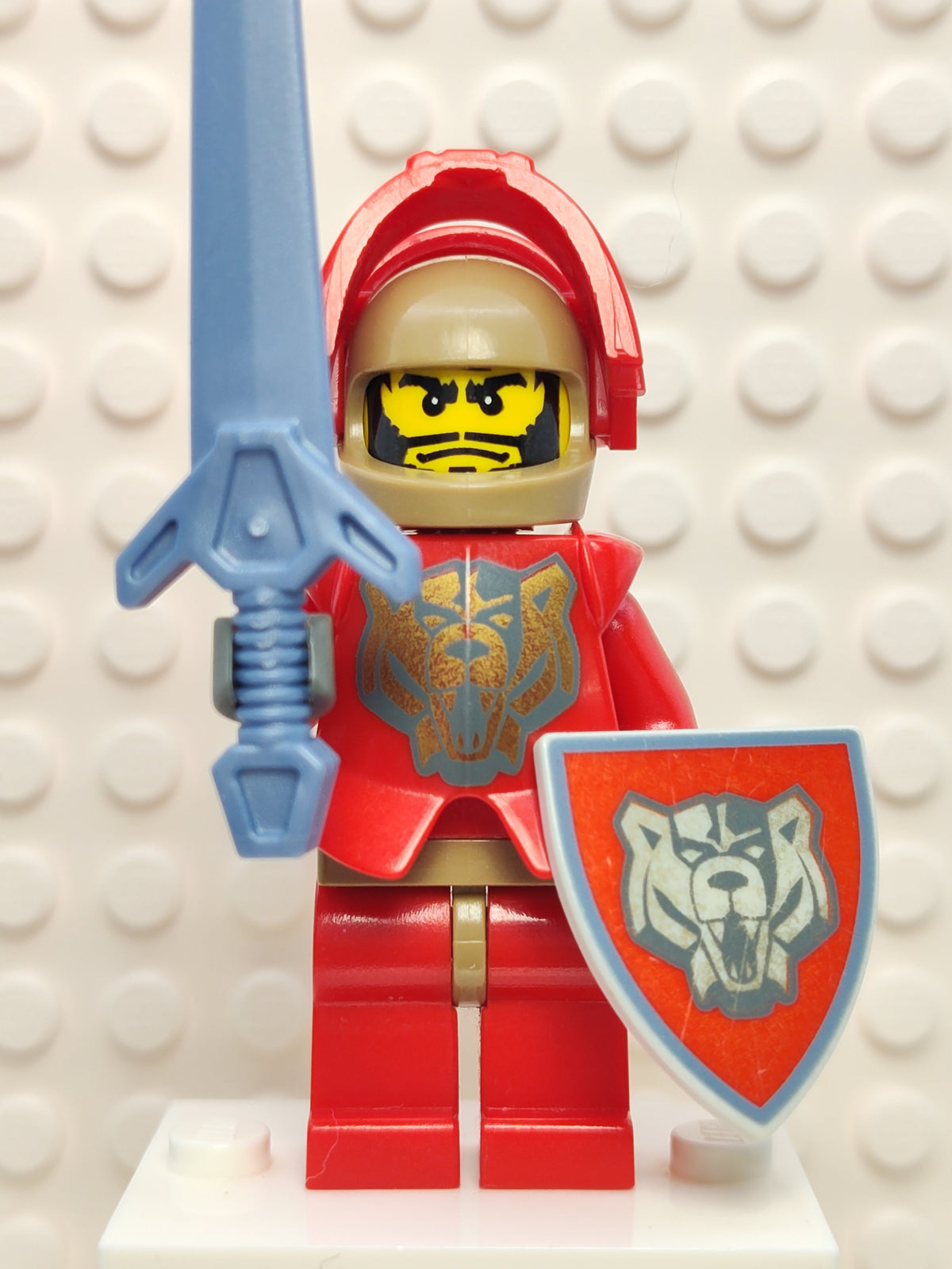 Santis with Gold Pattern Armor, cas267a