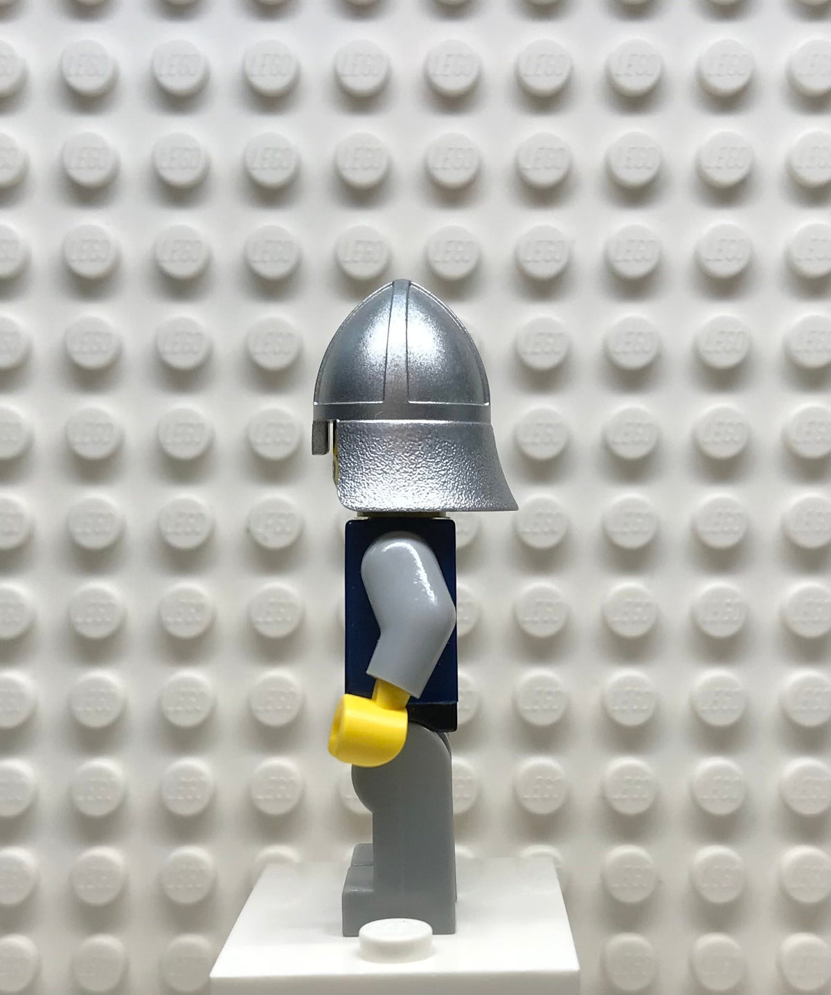 Fantasy Era, Crown Knight Scale Mail with Crown, Helmet with Neck Protector, Scar Across Lip, cas338