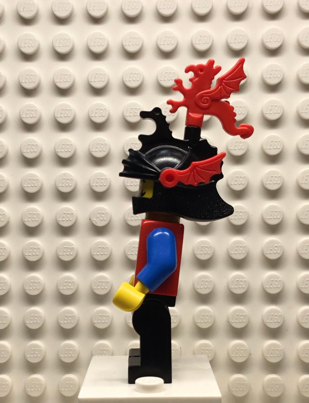Dragon Knights, Knight 2, Black Legs, Black Dragon Helmet, Red Plumes, cas017